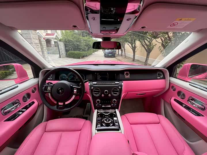 Фото 6 - Rolls-Royce Cullinan