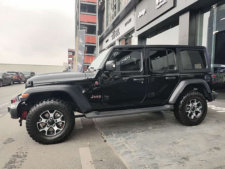 Фото 4 - Jeep Wrangler