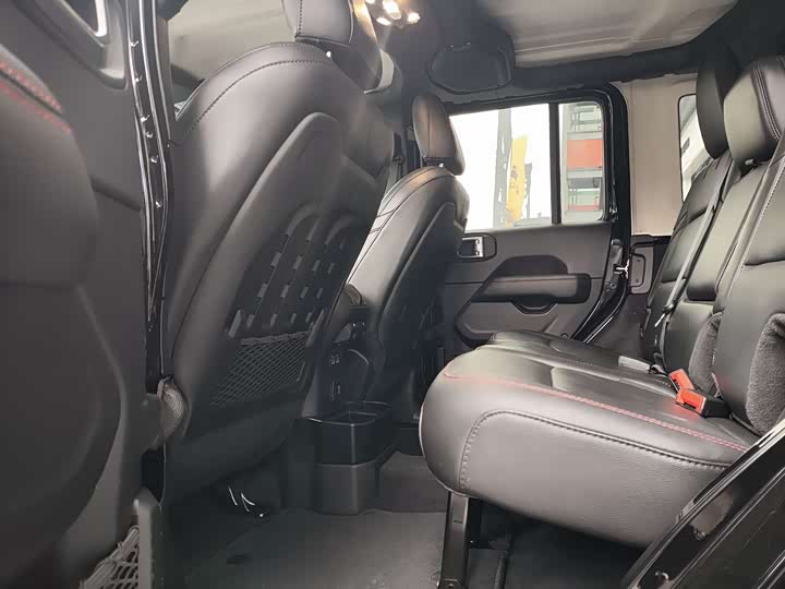 Фото 6 - Jeep Wrangler