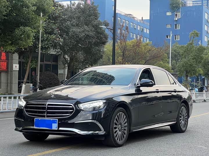 Фото 1 - Mercedes-Benz E-Class