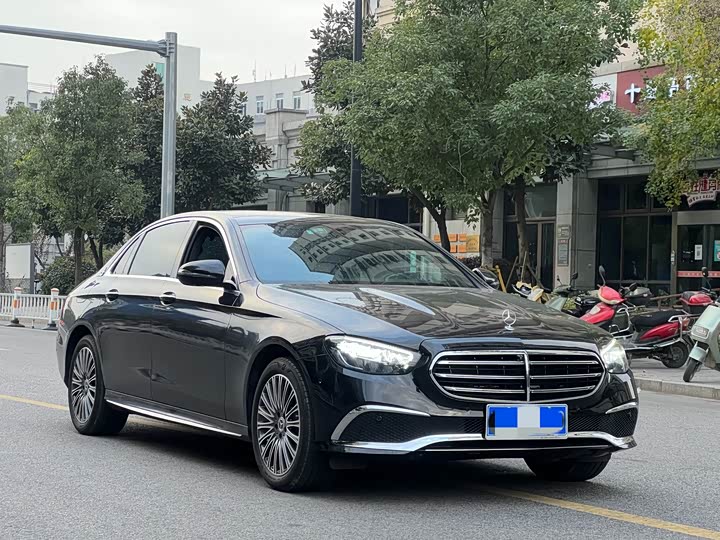 Фото 3 - Mercedes-Benz E-Class