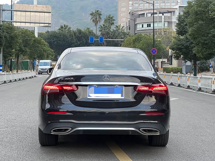 Фото 5 - Mercedes-Benz E-Class