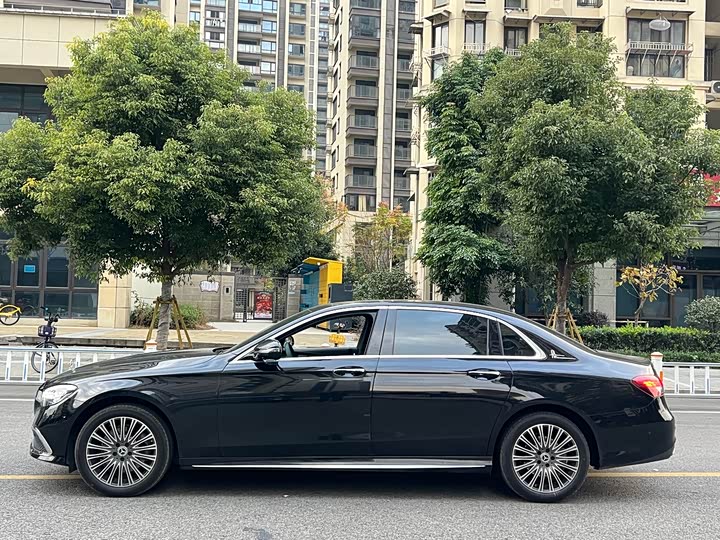 Фото 7 - Mercedes-Benz E-Class