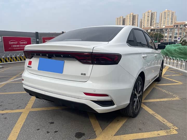 Фото 4 - Geely Emgrand