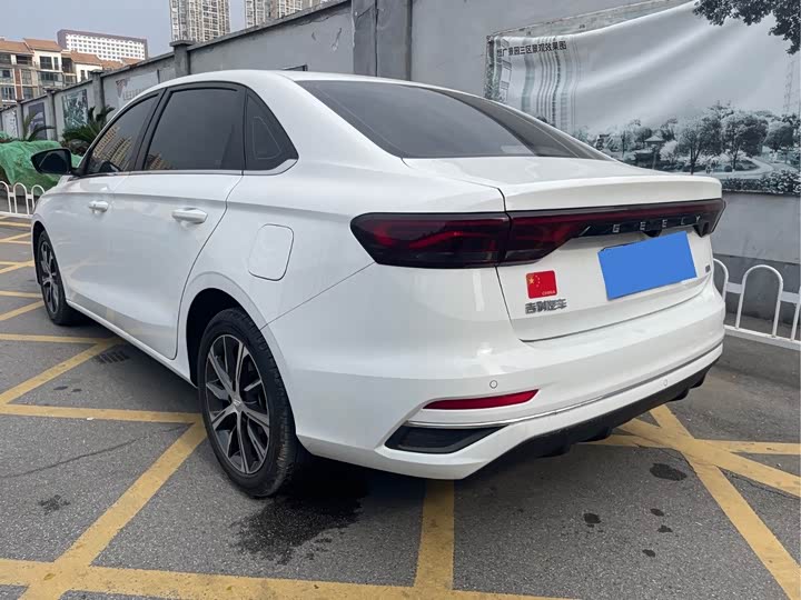 Фото 6 - Geely Emgrand