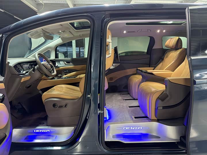 Фото 8 - Denza D9