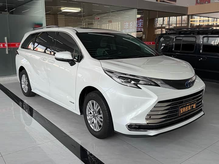 Фото 2 - Toyota Sienna