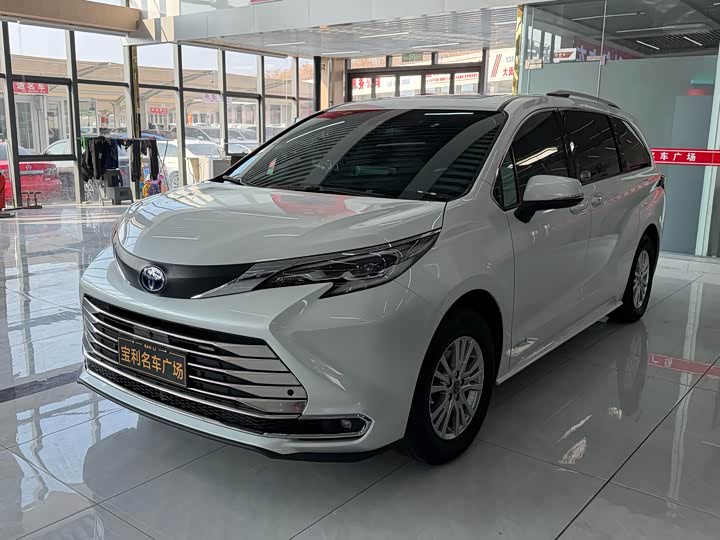 Фото 3 - Toyota Sienna