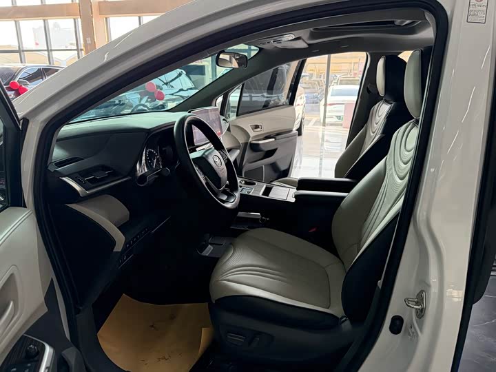 Фото 4 - Toyota Sienna