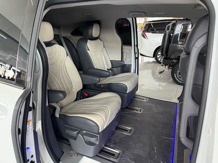 Фото 5 - Toyota Sienna