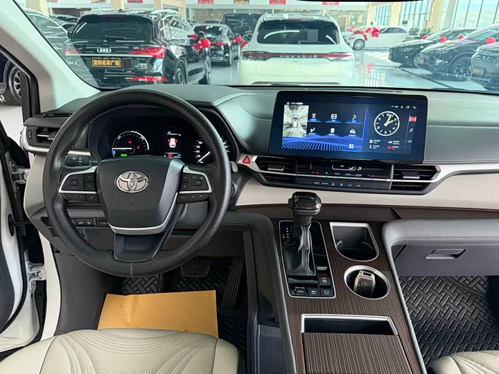 Фото 7 - Toyota Sienna