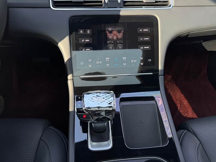 Фото 9 - LiXiang One