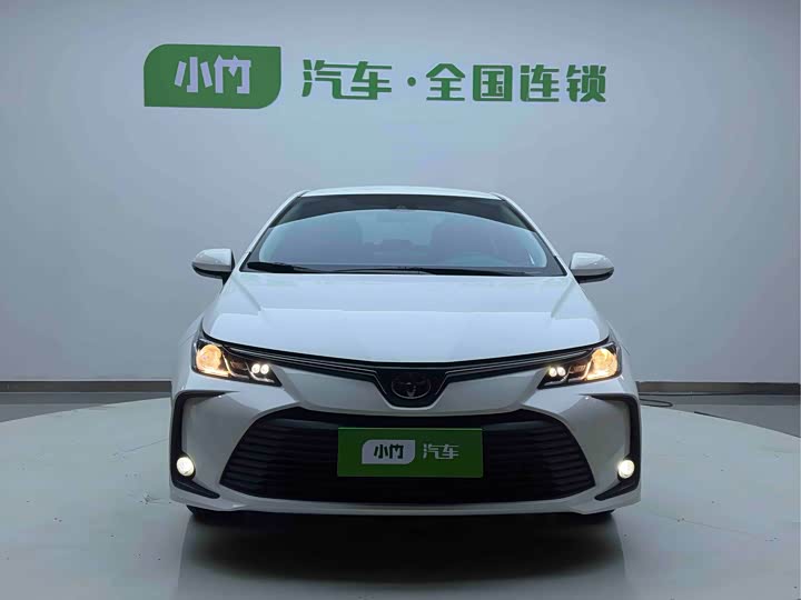 Фото 2 - Toyota Corolla