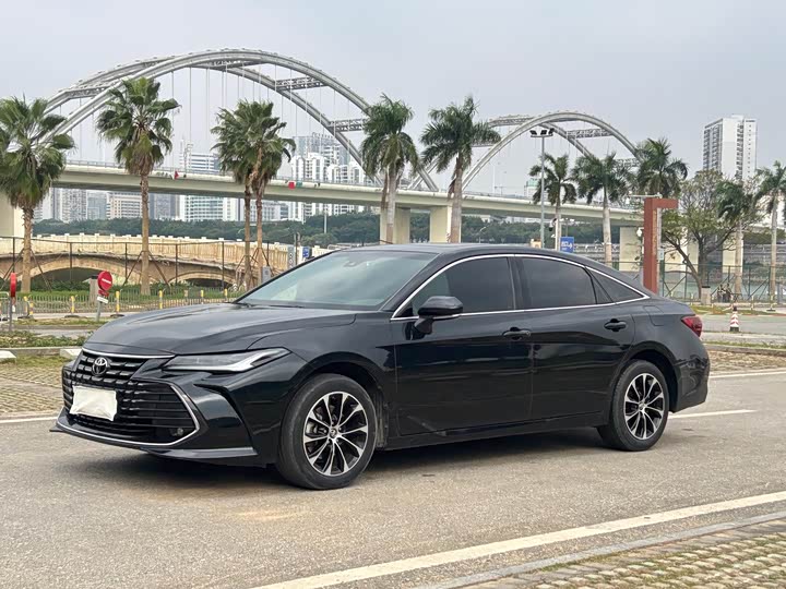 Фото 1 - Toyota Avalon