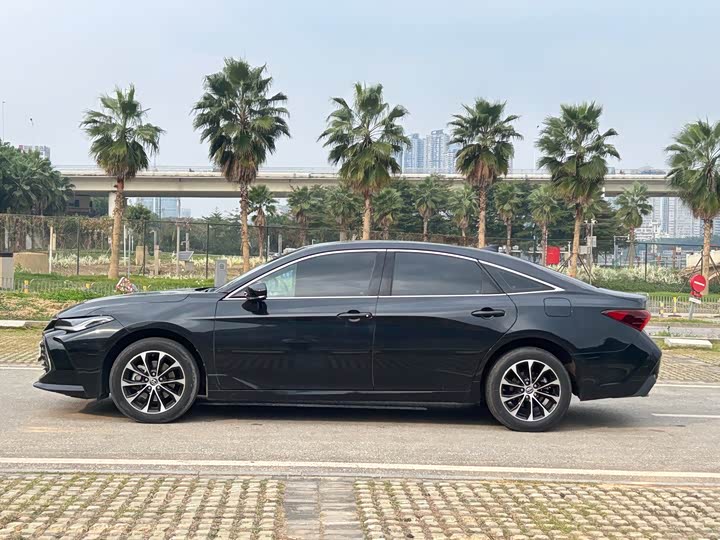 Фото 2 - Toyota Avalon