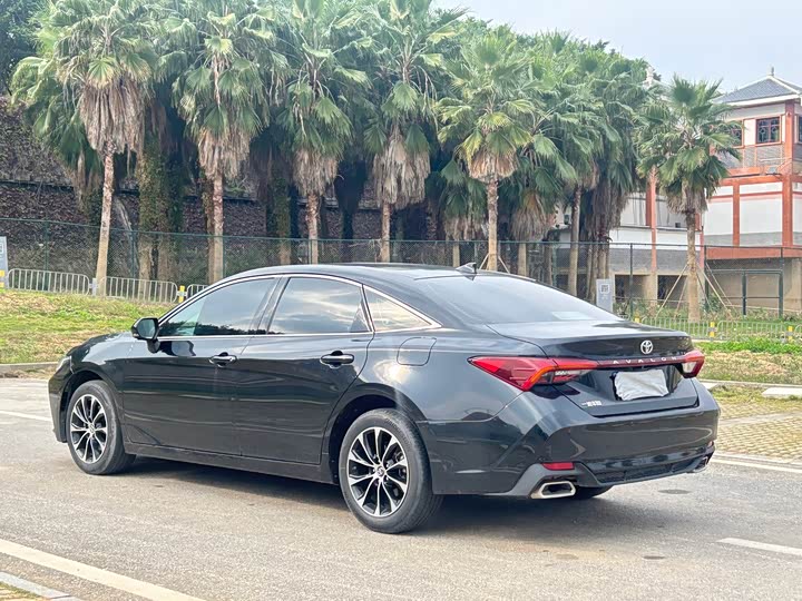 Фото 3 - Toyota Avalon