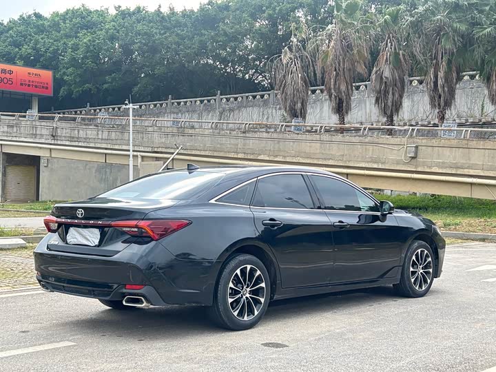 Фото 4 - Toyota Avalon