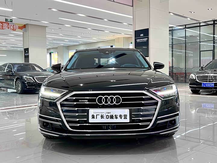 Фото 2 - Audi A8