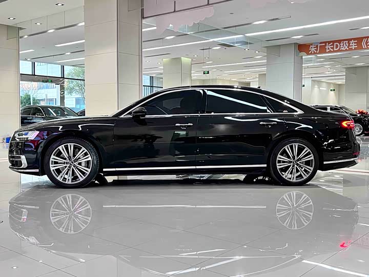 Фото 3 - Audi A8