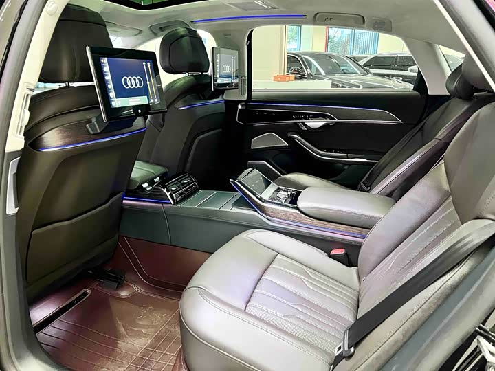 Фото 9 - Audi A8