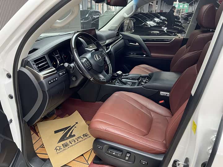 Фото 8 - Lexus LX