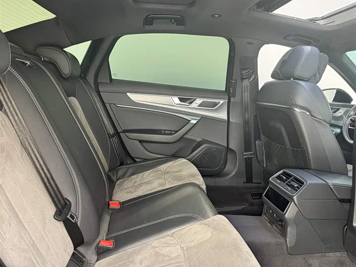 Фото 7 - Audi A6L