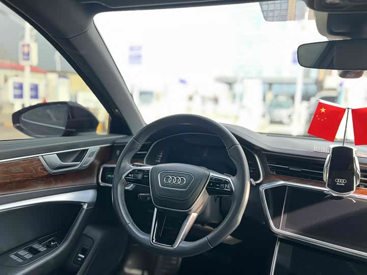 Фото 4 - Audi A6L