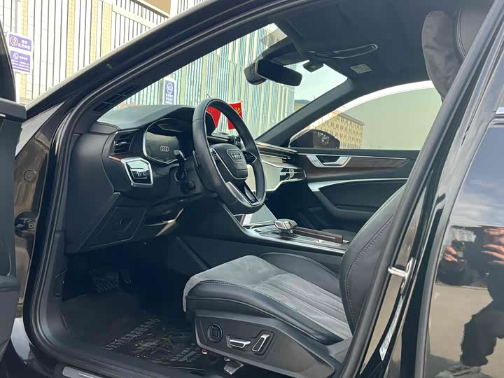 Фото 5 - Audi A6L