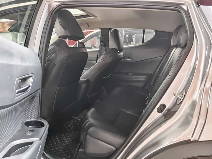 Фото 6 - Toyota Izoa