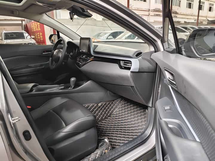 Фото 7 - Toyota Izoa