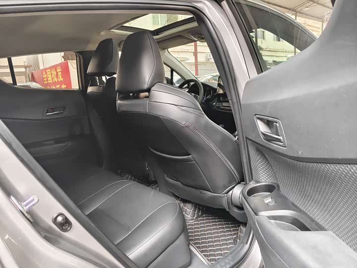 Фото 8 - Toyota Izoa