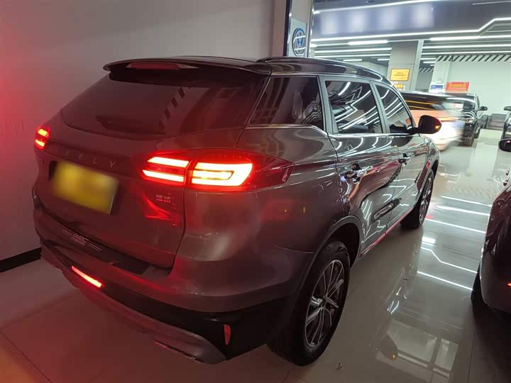 Фото 7 - Geely Atlas