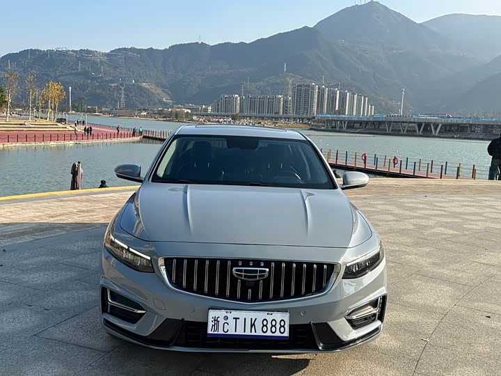 Фото 2 - Geely Preface