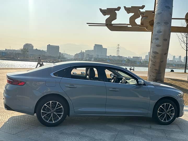 Фото 4 - Geely Preface