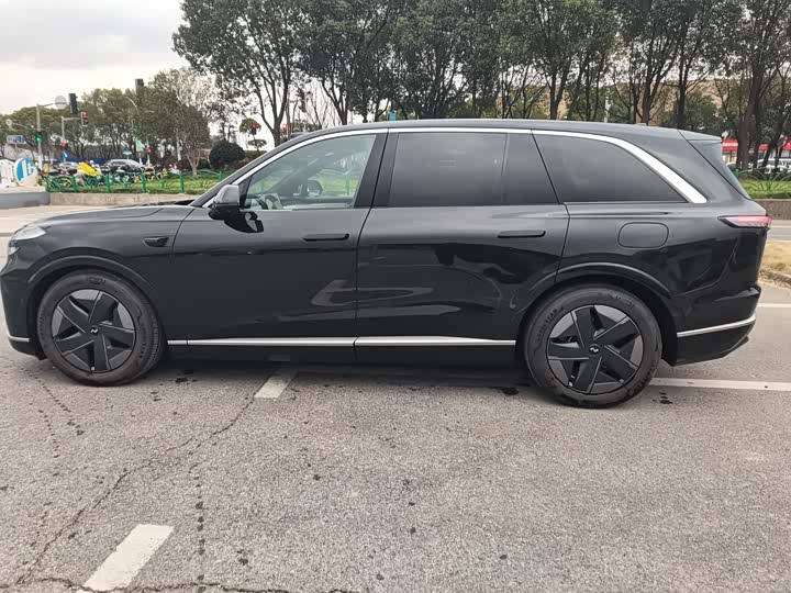 Фото 9 - Nio Onvo L90