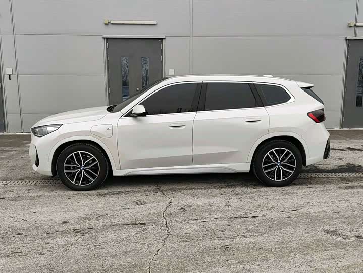 Фото 3 - BMW iX1