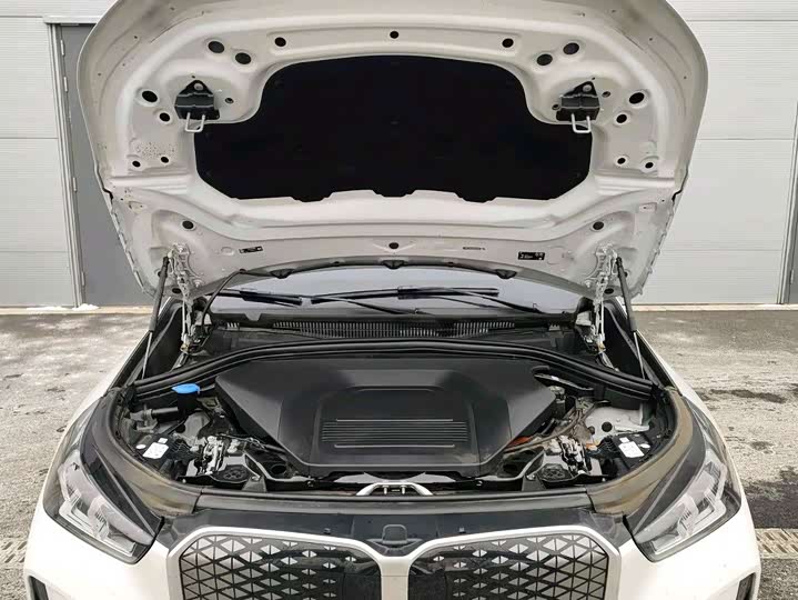 Фото 8 - BMW iX1