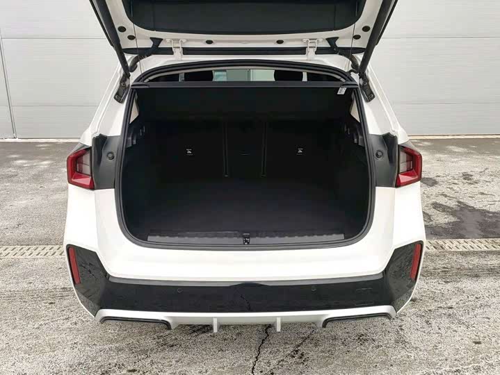 Фото 9 - BMW iX1