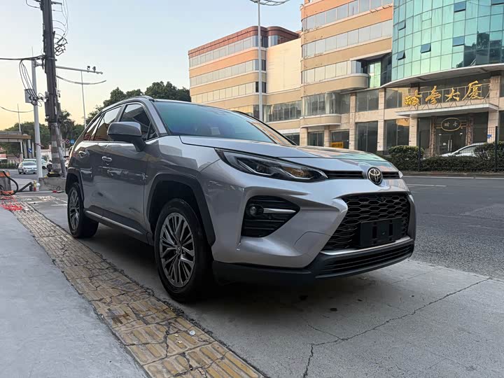 Фото 3 - Toyota Wildlander