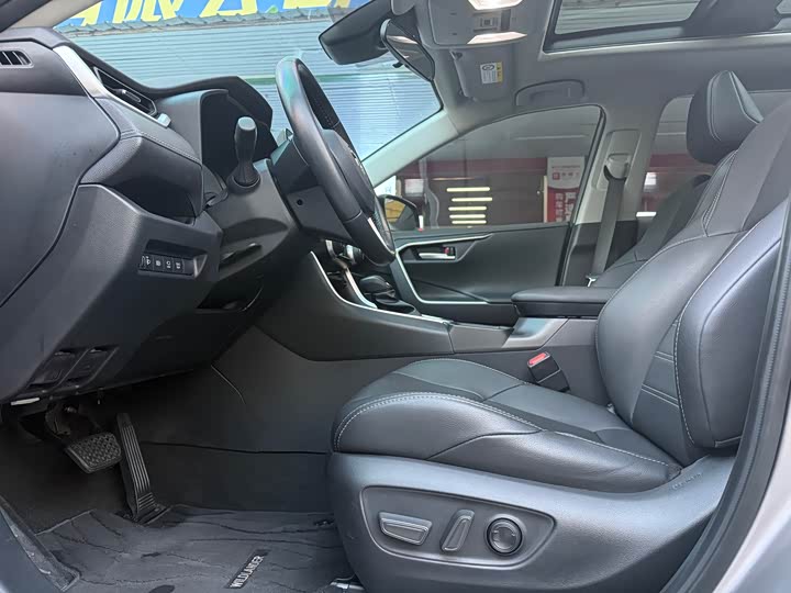 Фото 4 - Toyota Wildlander