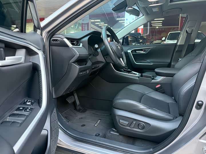 Фото 5 - Toyota Wildlander