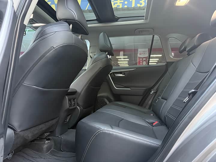 Фото 7 - Toyota Wildlander