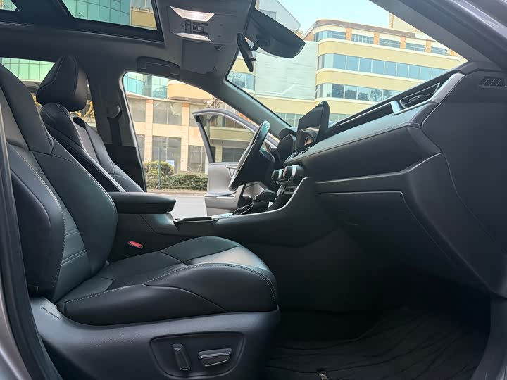 Фото 8 - Toyota Wildlander