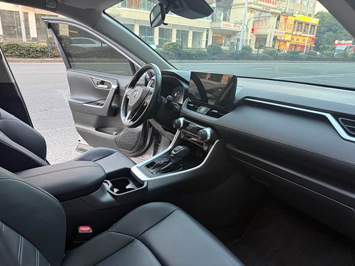 Фото 9 - Toyota Wildlander