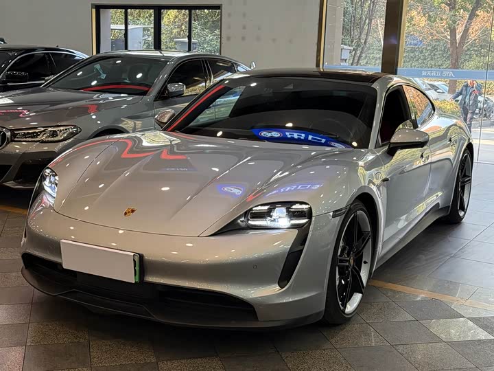 Фото 1 - Porsche Taycan