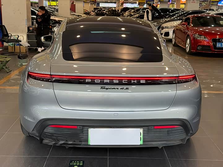 Фото 5 - Porsche Taycan