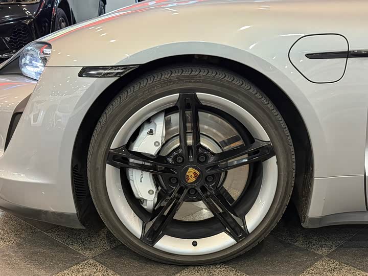 Фото 7 - Porsche Taycan