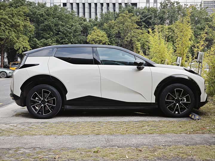 Фото 6 - Zeekr X