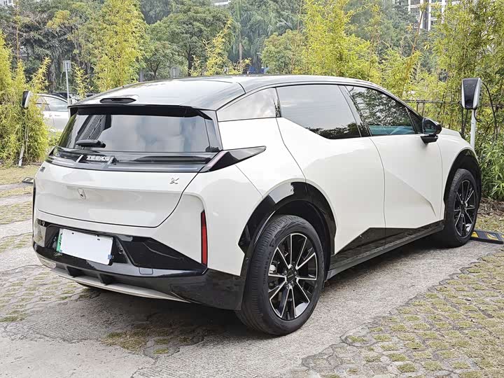 Фото 7 - Zeekr X