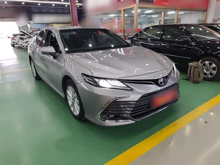 Фото 4 - Toyota Camry